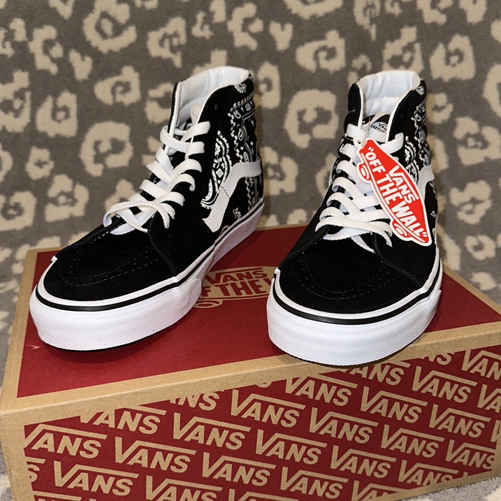 New Sk8-Hi Vans in Peace ☮️ Paisley - Picture 10 of 17
